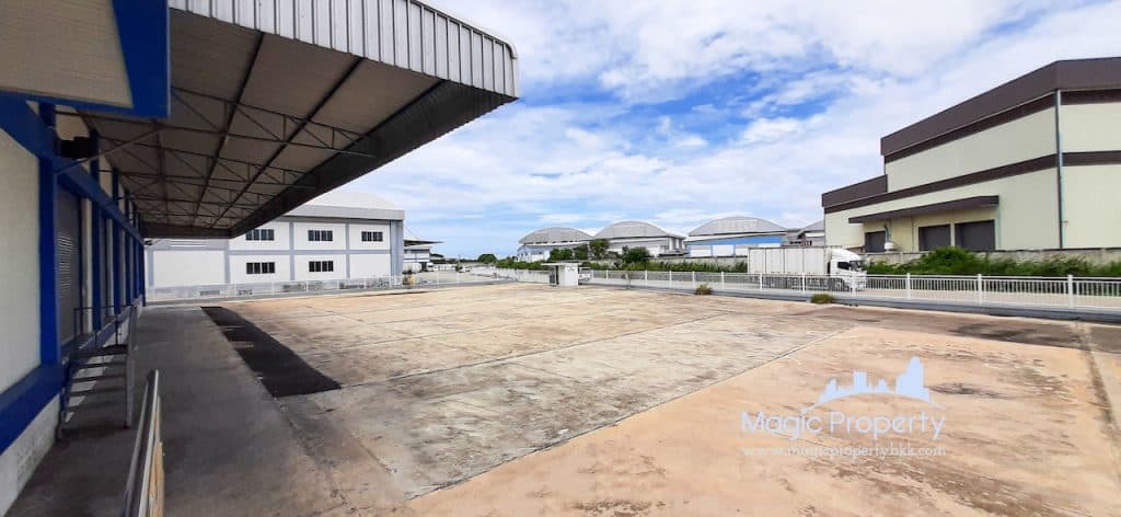 Warehouse For Rent Bang Phriang, Bang Bo, Samut Prakan Property Code MGP636 Dimension 48 X 78 Meters Area 3816 Sq.m Span 24 Meters Floor Load 3 Tons Clear height 8.2 Meters and highest 16 Meters Number of Dock 5 Number of Ramp 1 Deposit 3 months and 1 month advance Rental Minimum 3 years Contract Rental 120.THB/Sq.m Rental Price 457,920.THB/Month
