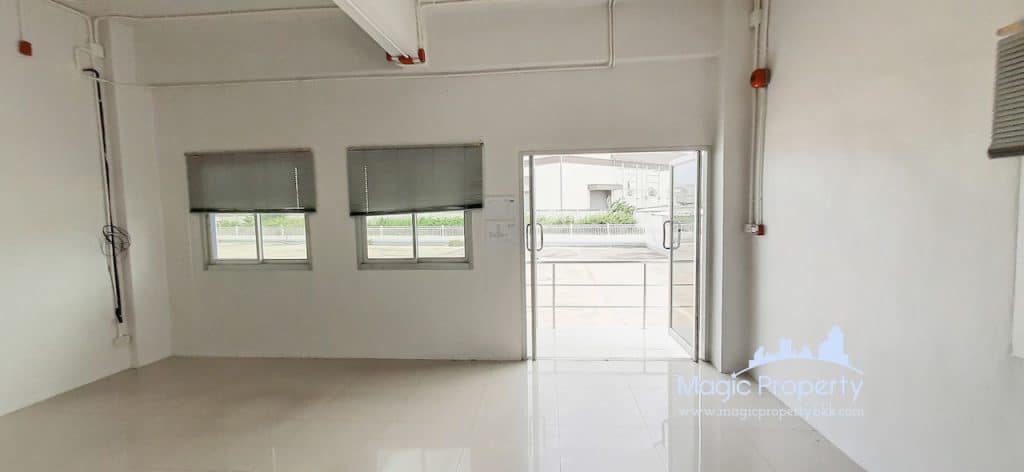 Warehouse For Rent Bang Phriang, Bang Bo, Samut Prakan Property Code MGP636 Dimension 48 X 78 Meters Area 3816 Sq.m Span 24 Meters Floor Load 3 Tons Clear height 8.2 Meters and highest 16 Meters Number of Dock 5 Number of Ramp 1 Deposit 3 months and 1 month advance Rental Minimum 3 years Contract Rental 120.THB/Sq.m Rental Price 457,920.THB/Month