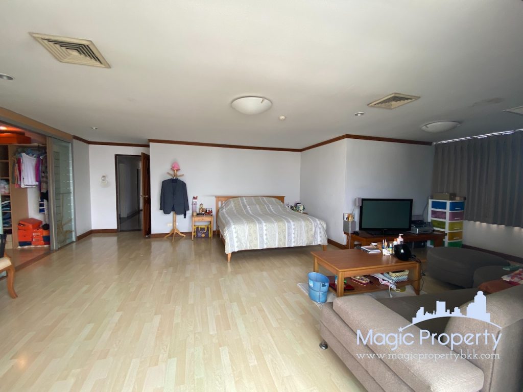 5 Bedrooms Condominium For Sale in The Waterford Park Sukhumvit 53. Located at Soi Pai Di Ma Din Klang, Khwaeng Khlong Tan Nuea, Khet Watthana..