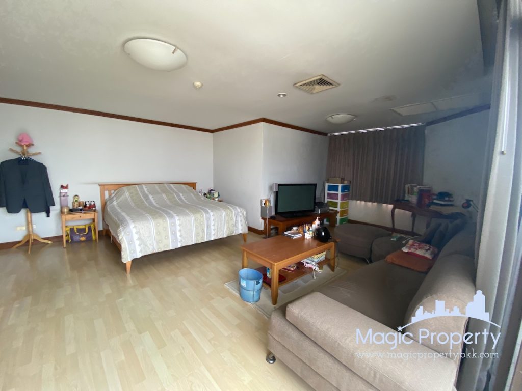 5 Bedrooms Condominium For Sale in The Waterford Park Sukhumvit 53. Located at Soi Pai Di Ma Din Klang, Khwaeng Khlong Tan Nuea, Khet Watthana..