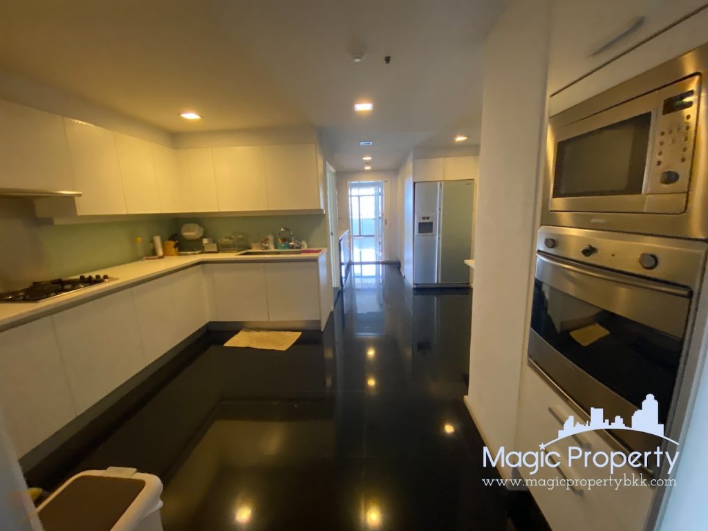5 Bedrooms Condominium For Sale in The Waterford Park Sukhumvit 53. Located at Soi Pai Di Ma Din Klang, Khwaeng Khlong Tan Nuea, Khet Watthana..