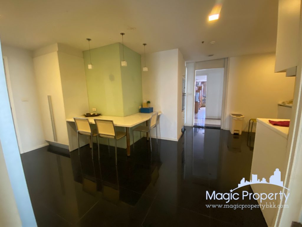 5 Bedrooms Condominium For Sale in The Waterford Park Sukhumvit 53. Located at Soi Pai Di Ma Din Klang, Khwaeng Khlong Tan Nuea, Khet Watthana..