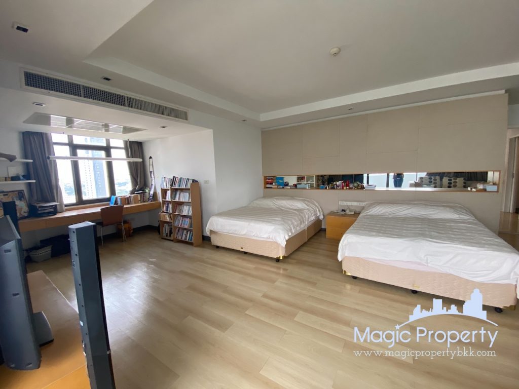 5 Bedrooms Condominium For Sale in The Waterford Park Sukhumvit 53. Located at Soi Pai Di Ma Din Klang, Khwaeng Khlong Tan Nuea, Khet Watthana..
