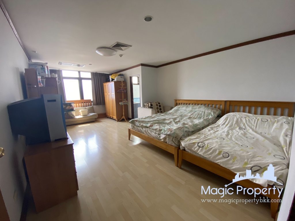 5 Bedrooms Condominium For Sale in The Waterford Park Sukhumvit 53. Located at Soi Pai Di Ma Din Klang, Khwaeng Khlong Tan Nuea, Khet Watthana..