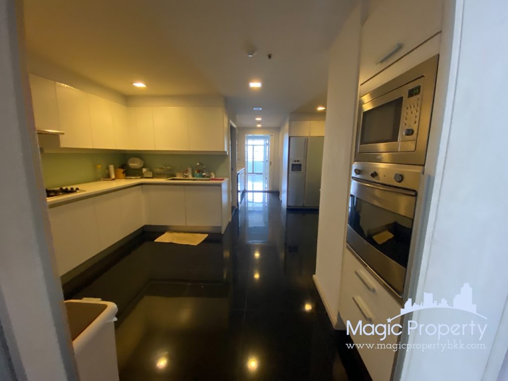 5 Bedrooms Condominium For Sale in The Waterford Park Sukhumvit 53. Located at Soi Pai Di Ma Din Klang, Khwaeng Khlong Tan Nuea, Khet Watthana..