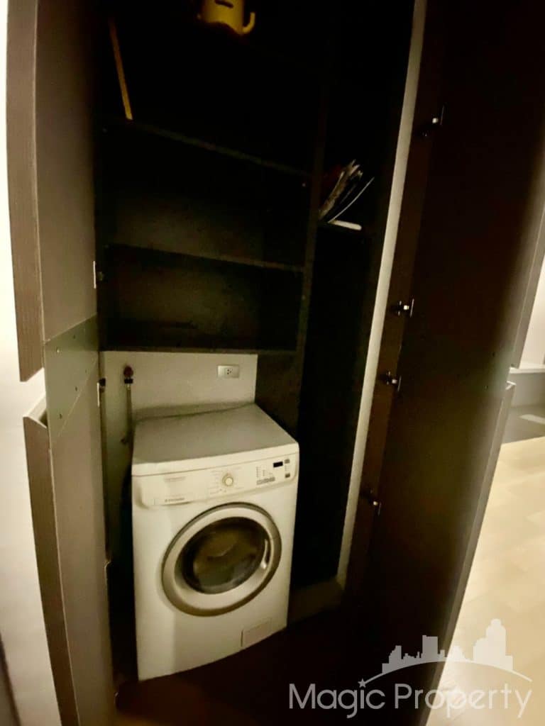 2 Bedroom Condominium For Sale in The Diplomat Sathorn. Located at Sathon road, Silom, Bang Rak, Bangkok 10500. Near BTS Surasak.