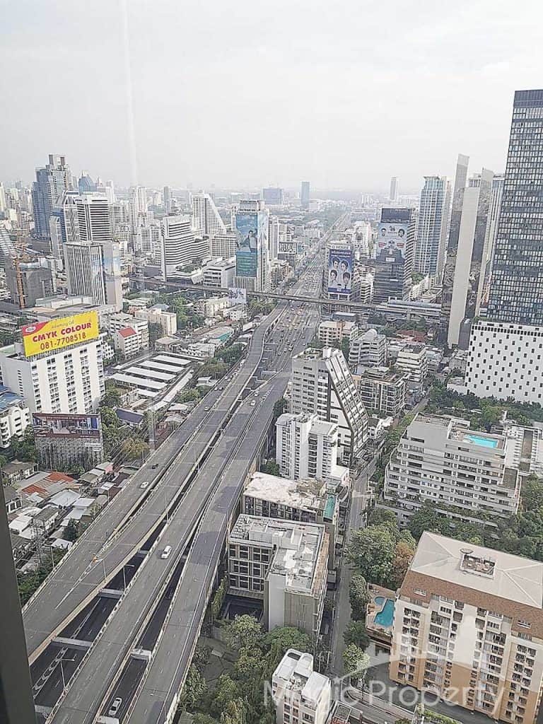 2 Bedroom Condominium For Rent in Life One Wireless. Located at Witthayu Road, Lumphini, Pathum Wan, Bangkok 10330. Near BTS Phloen Chit...