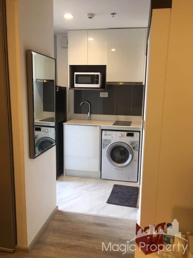 Studio For Rent in Ideo Mobi Asoke Condominium. Located at New Phetchaburi Rd, Bang Kapi, Huai Khwang, Bangkok 10310. Near MRT Phetchaburi..