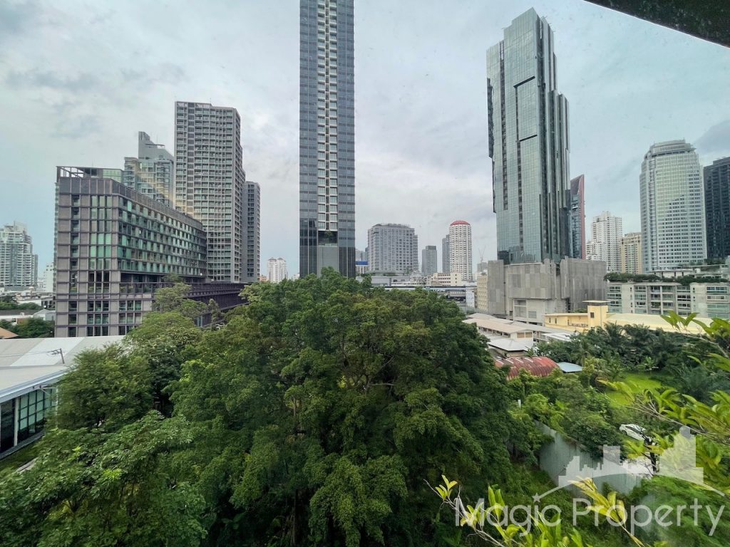 1 Bedroom Condominium For Sale in URBITIA Thong Lo Condominium. Located at Sukhumvit 36, Phra Khanong, Khlong Toei, Bangkok 10110, Thailand