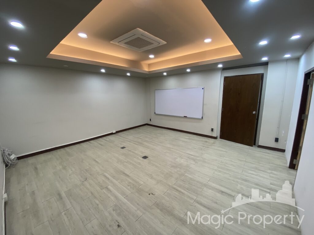 Property Image – Park Avenue Sukhumvit 63 (Ekkamai) Building For Sale