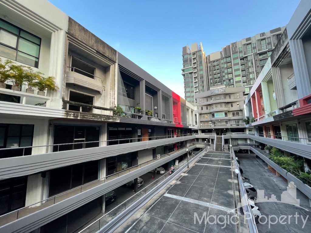 5 Floors Commercial Building/Office For Sale in Park Avenue(Soi Ekkamai 14) Sukhumvit 63, Khlong Tan Nuea, Watthana, Bangkok 10110.