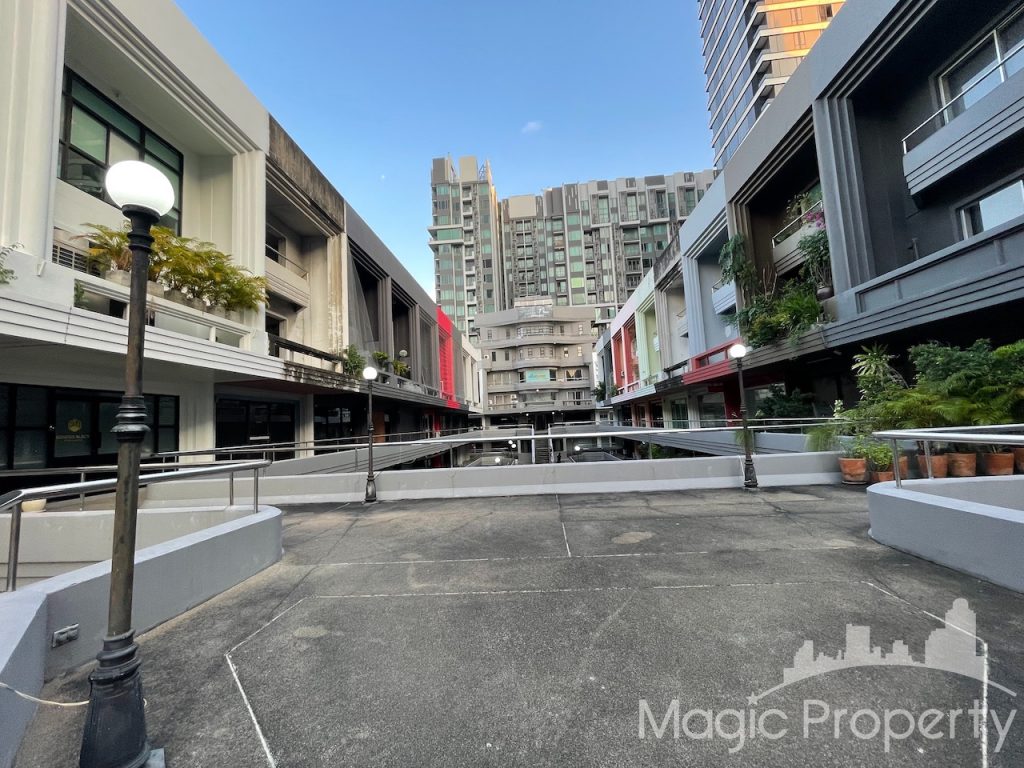 5 Floors Commercial Building/Office For Sale in Park Avenue(Soi Ekkamai 14) Sukhumvit 63, Khlong Tan Nuea, Watthana, Bangkok 10110.