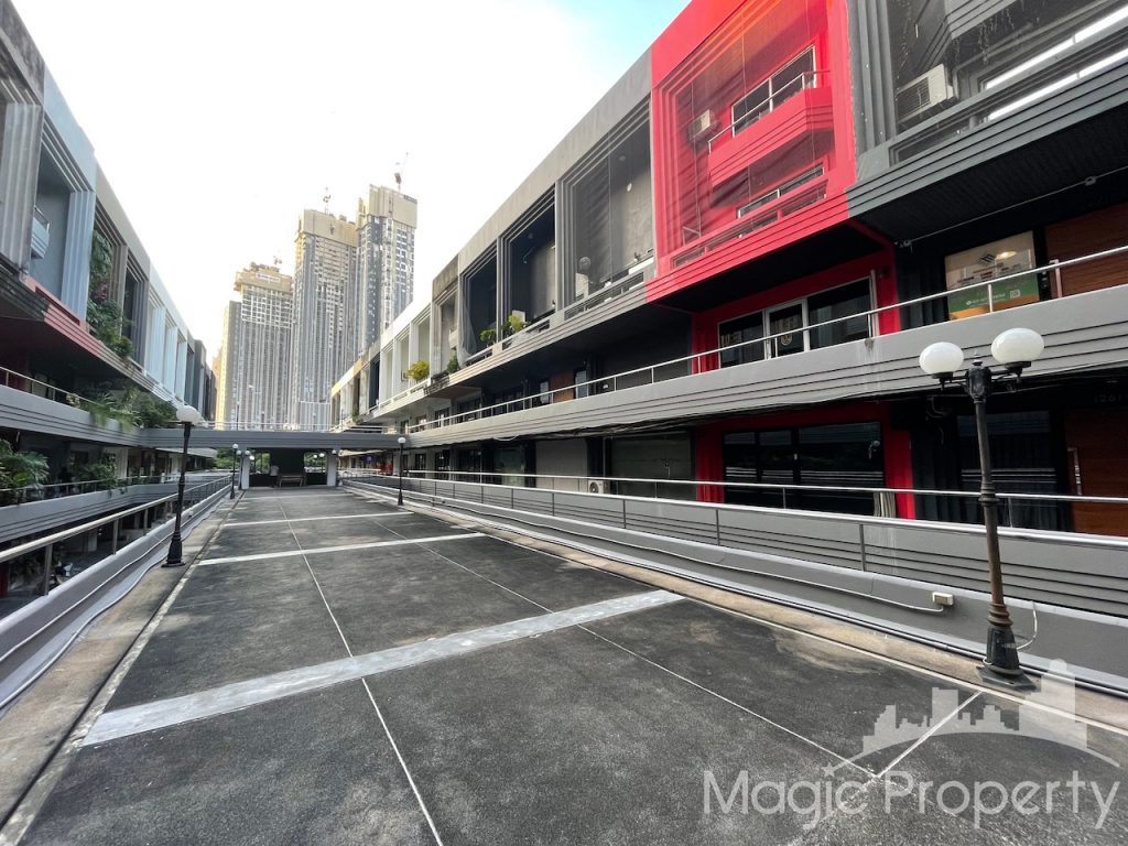 5 Floors Commercial Building/Office For Sale in Park Avenue(Soi Ekkamai 14) Sukhumvit 63, Khlong Tan Nuea, Watthana, Bangkok 10110.