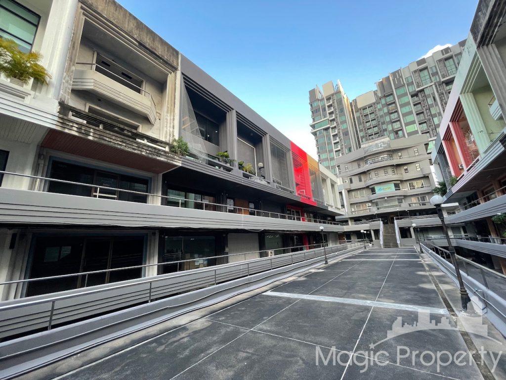 5 Floors Commercial Building/Office For Sale in Park Avenue(Soi Ekkamai 14) Sukhumvit 63, Khlong Tan Nuea, Watthana, Bangkok 10110.