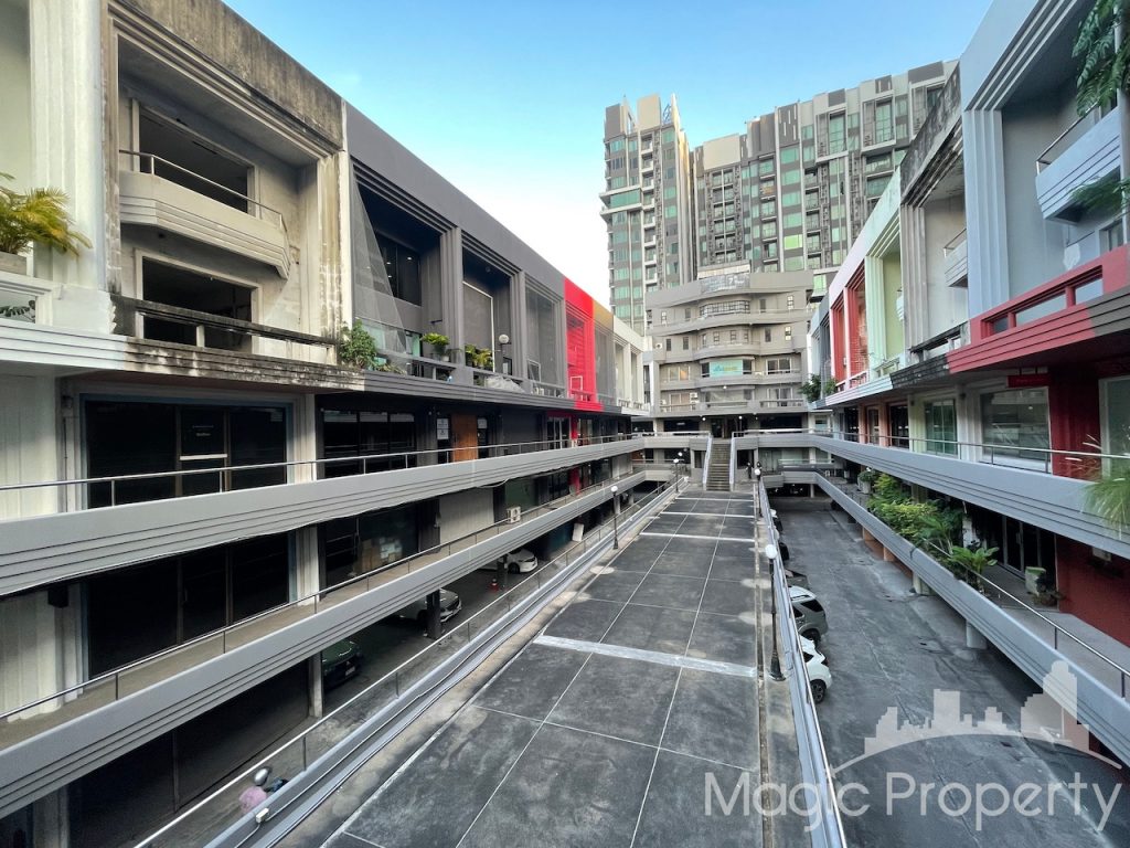 5 Floors Commercial Building/Office For Sale in Park Avenue(Soi Ekkamai 14) Sukhumvit 63, Khlong Tan Nuea, Watthana, Bangkok 10110.