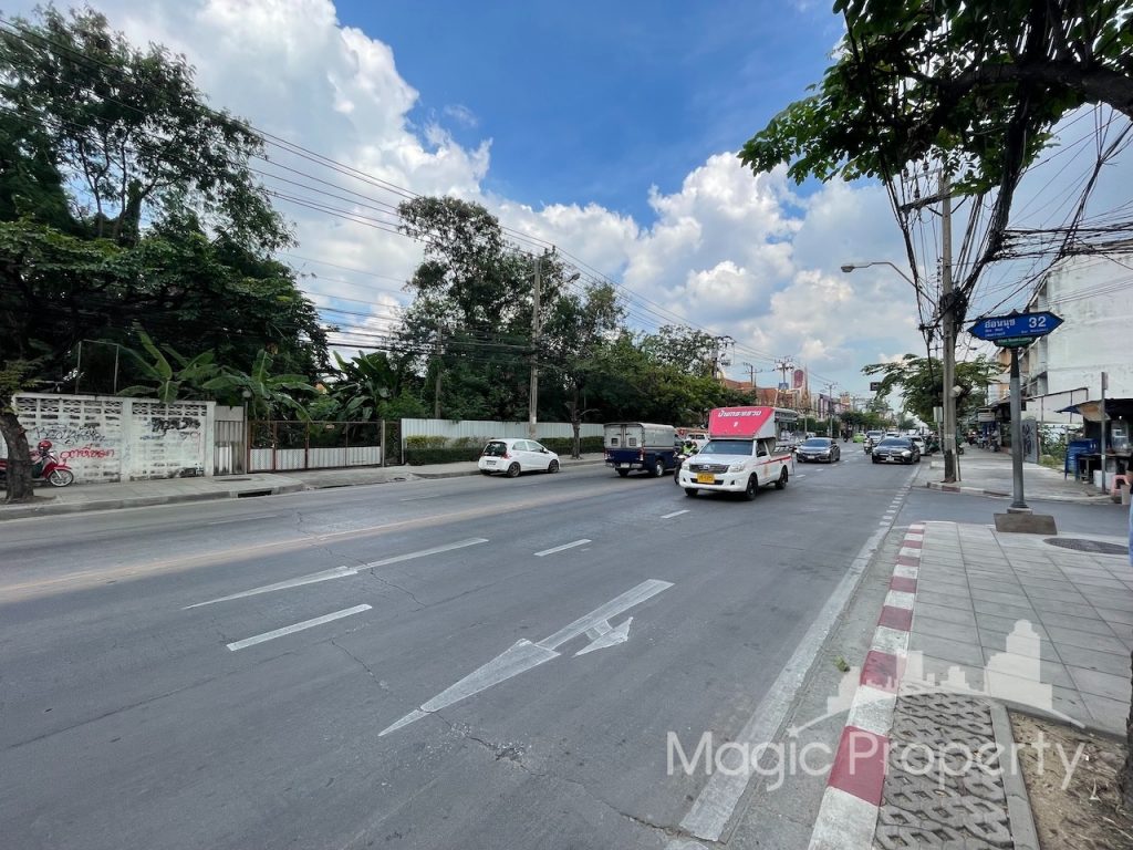 3 Rai 1 Ngan 38 Sq.wah Land For Sale. Located on Onnut road, Khwaeng Suan Luang, Khet Suan Luang, Bangkok 10250...