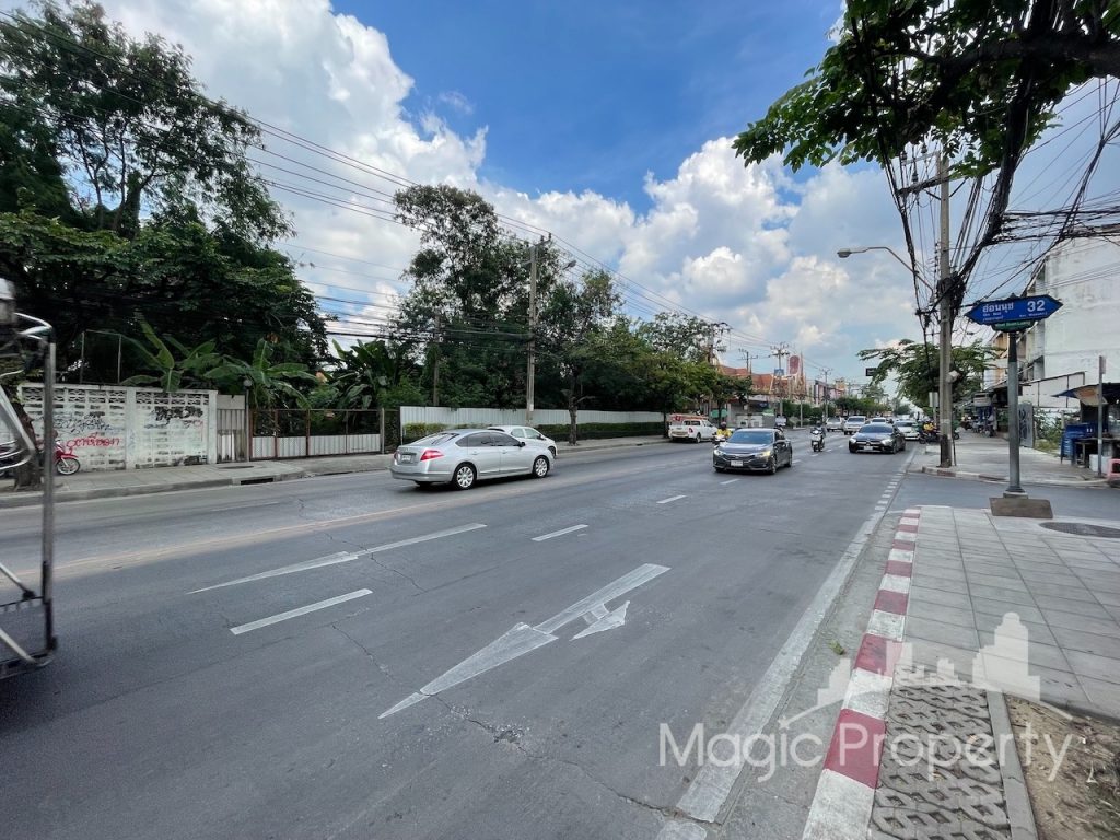 3 Rai 1 Ngan 38 Sq.wah Land For Sale. Located on Onnut road, Khwaeng Suan Luang, Khet Suan Luang, Bangkok 10250...