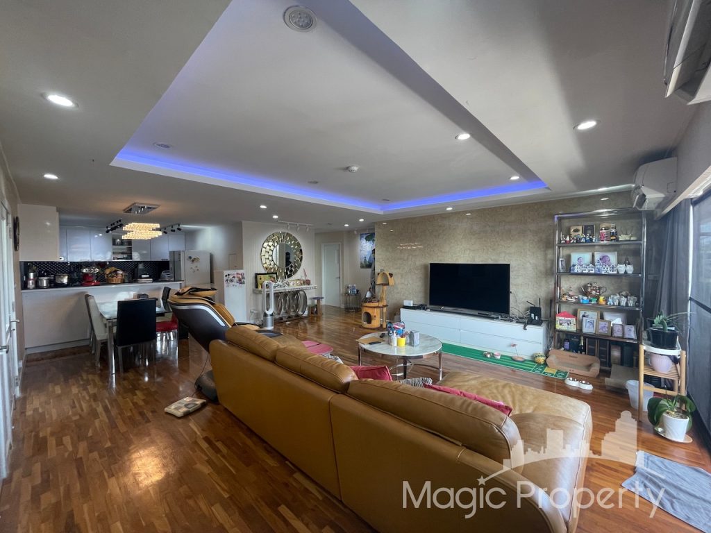 Fully Furnished 3 Bedroom Condominium For Sale in Casa Viva Condominium Ekkamai 12 Alley, Khlong Tan Nuea, Khet Watthana, Bangkok 10110...