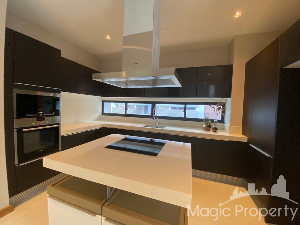 5 Bedrooms Single House For Rent in Parc Priva Single House Project. Located at Thiam Ruam Mit Road, Huai Khwang, Bangkok 10310, Thailand