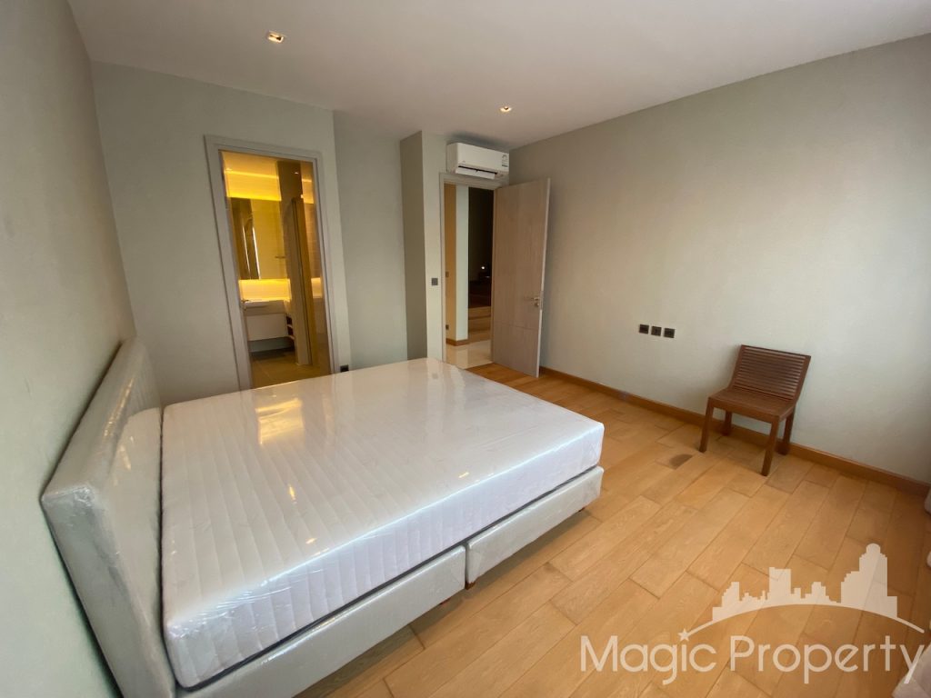 5 Bedrooms Single House For Rent in Parc Priva Single House Project. Located at Thiam Ruam Mit Road, Huai Khwang, Bangkok 10310, Thailand