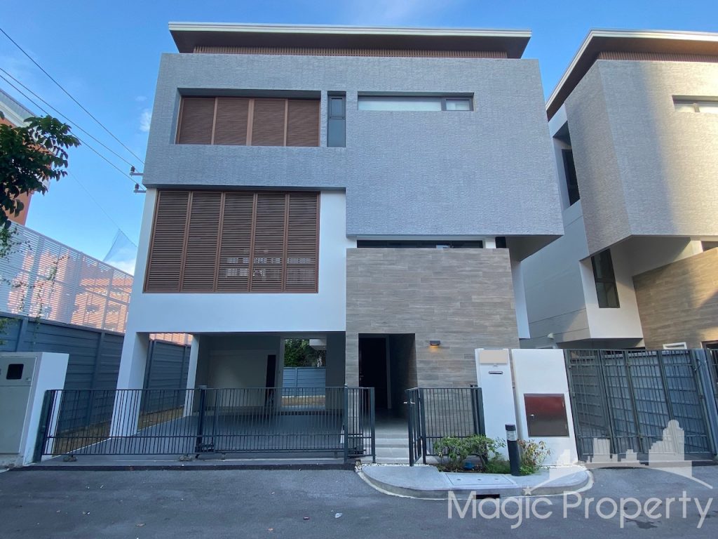 5 Bedrooms Single House For Rent in Parc Priva Single House Project. Located at Thiam Ruam Mit Road, Huai Khwang, Bangkok 10310, Thailand