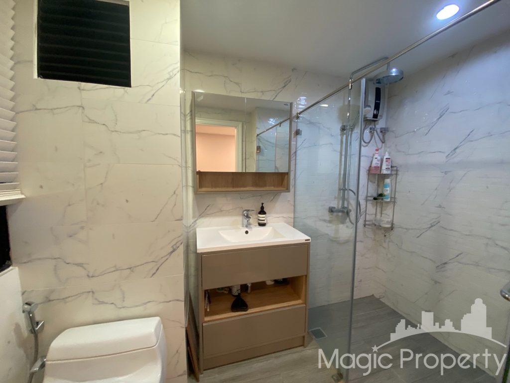 2 Bedroom Condominium For Sale in Le Premier 2. Located at Sukhumvit 59, Khlong Tan Nuea, Watthana, Bangkok 10110. Near BTS Thong Lo...
