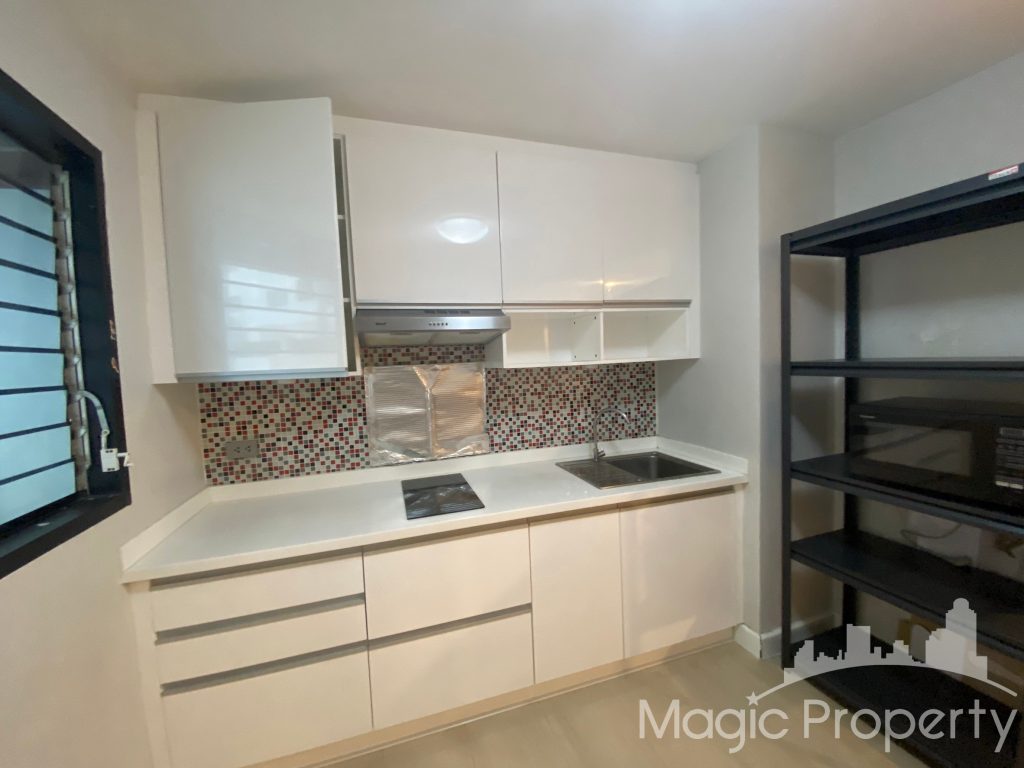 2 Bedroom Condominium For Sale in Le Premier 2. Located at Sukhumvit 59, Khlong Tan Nuea, Watthana, Bangkok 10110. Near BTS Thong Lo...