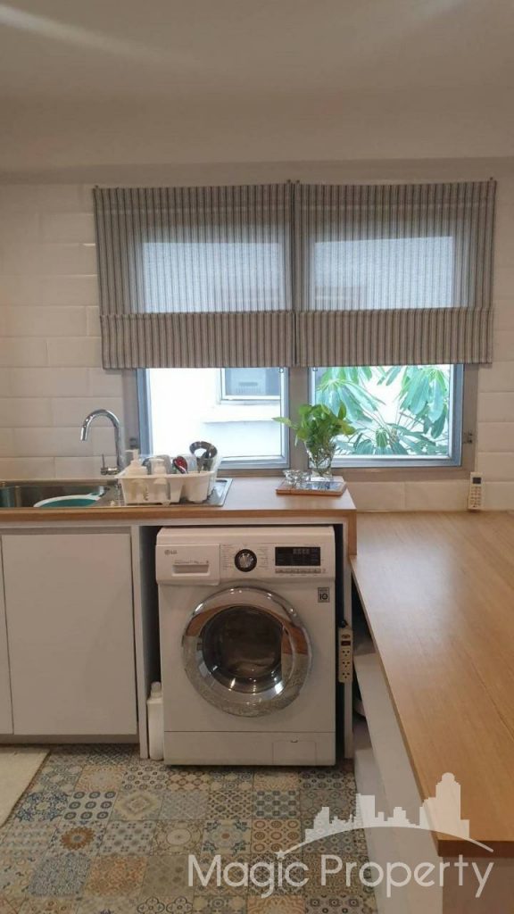 2 Bedroom For Sale in Brighton Place Condominium. Located at Rama 9 road, Khwaeng Bang Kapi, khet Huai Khwang, Bangkok 10310