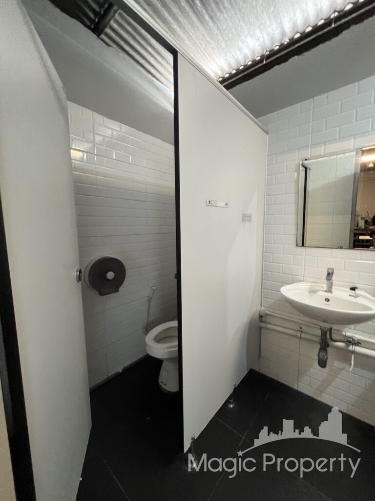 Property Image – Commercial Building on Ekkamai Sukhumvit 63 For Sale