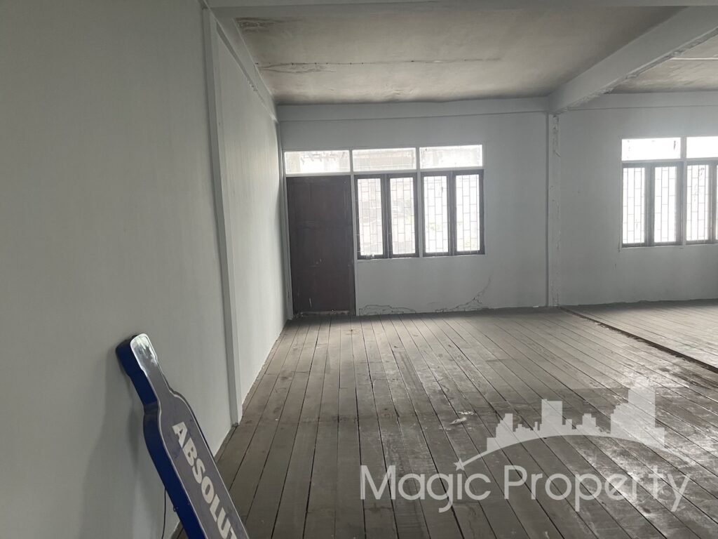 Property Image – Commercial Building on Ekkamai Sukhumvit 63 For Sale
