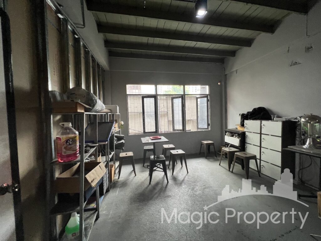 Property Image – Commercial Building on Ekkamai Sukhumvit 63 For Sale