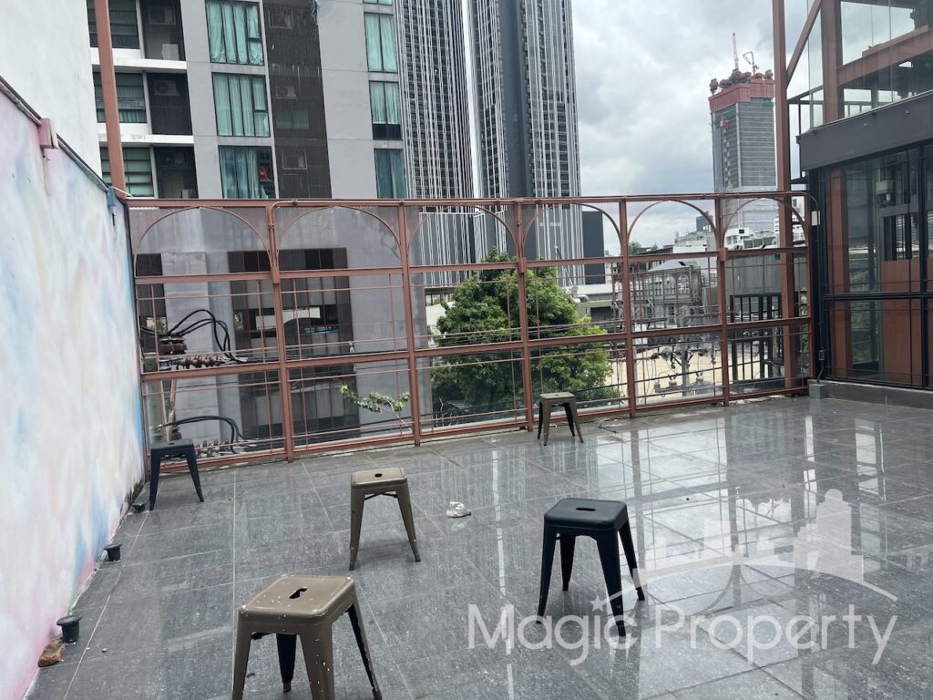 Property Image – Commercial Building on Ekkamai Sukhumvit 63 For Sale