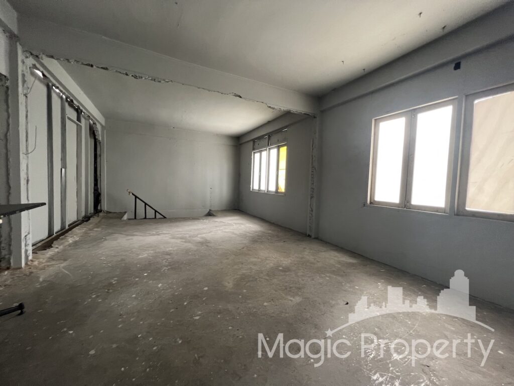 Property Image – Commercial Building on Ekkamai Sukhumvit 63 For Sale