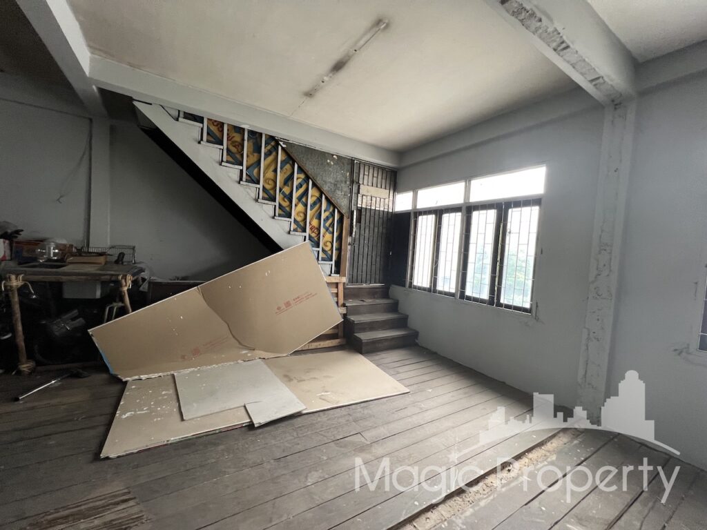 Property Image – Commercial Building on Ekkamai Sukhumvit 63 For Sale