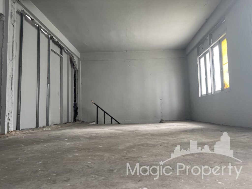 Property Image – Commercial Building on Ekkamai Sukhumvit 63 For Sale