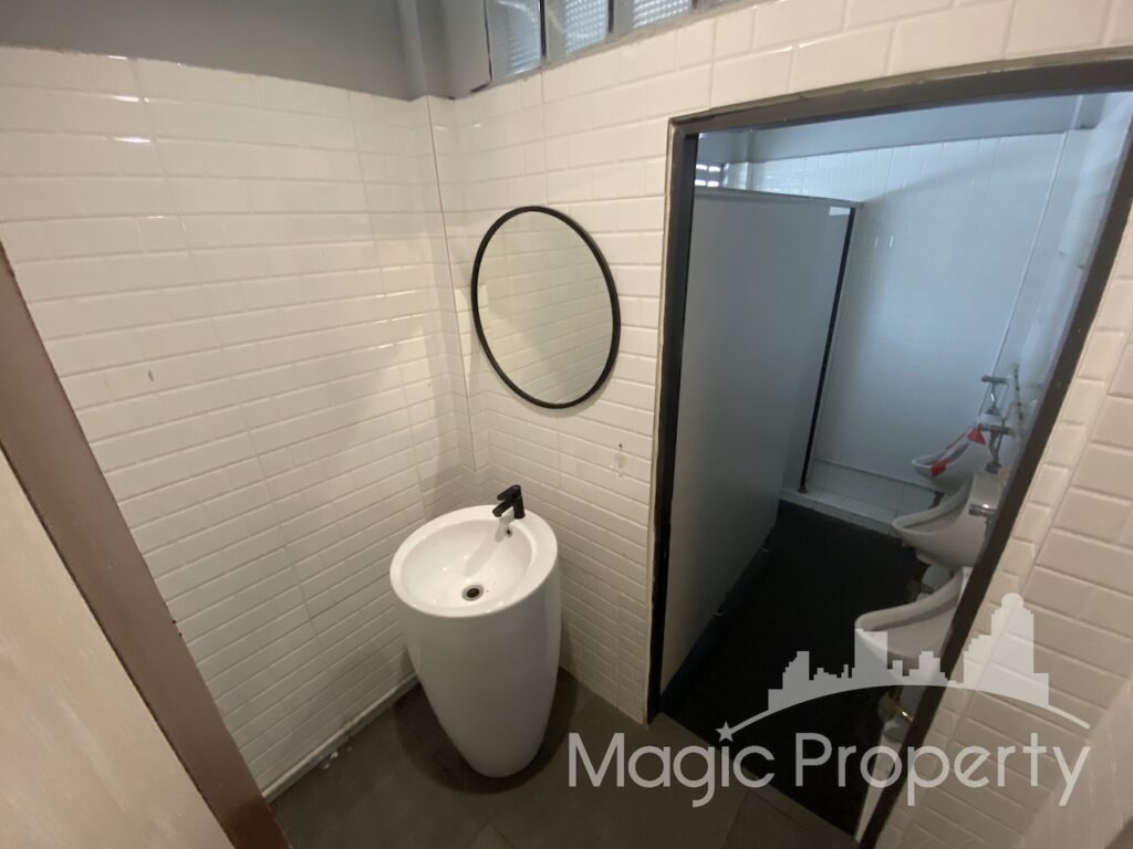 Property Image – Commercial Building on Ekkamai Sukhumvit 63 For Sale