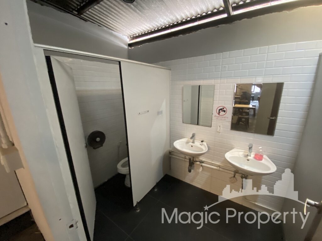 Property Image – Commercial Building on Ekkamai Sukhumvit 63 For Sale