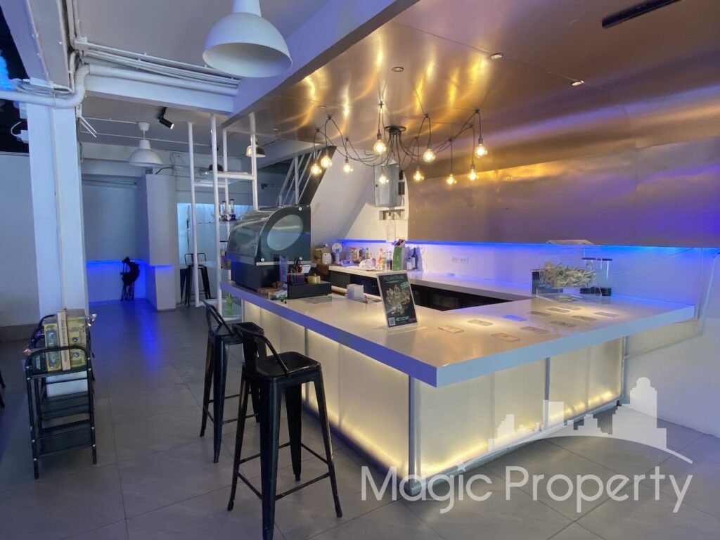 Property Image – Commercial Building on Ekkamai Sukhumvit 63 For Sale