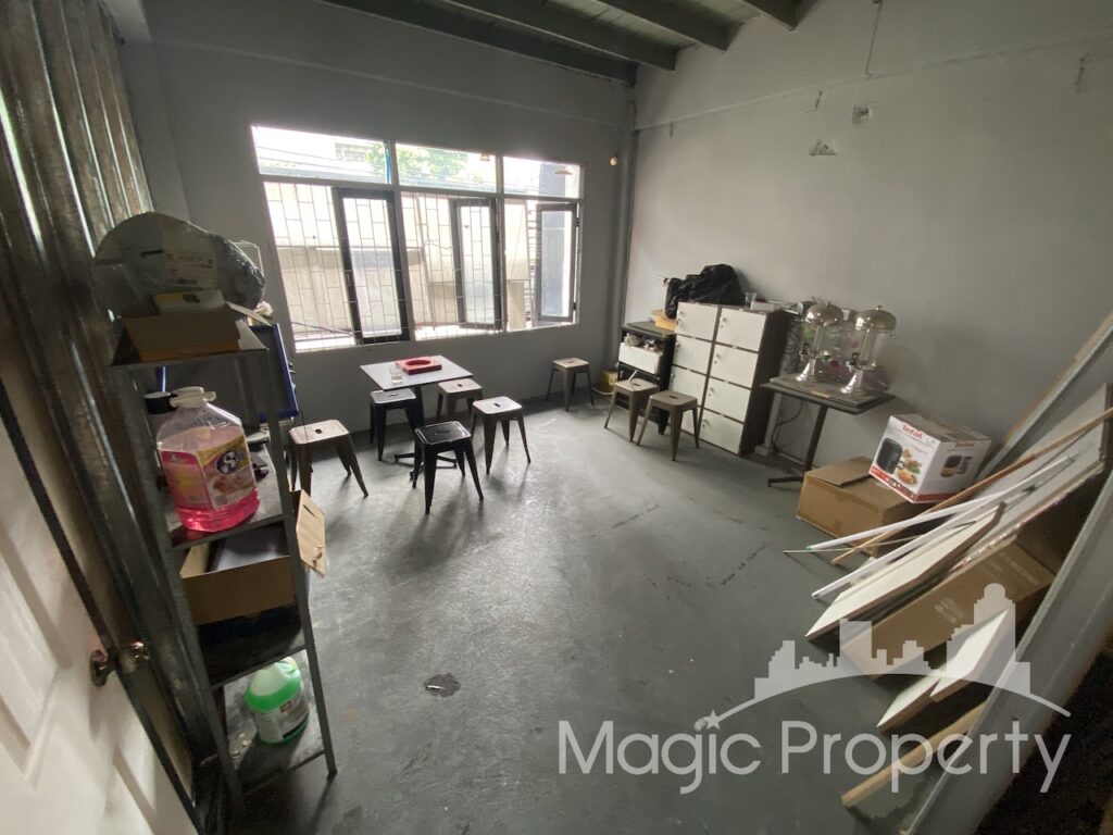 Property Image – Commercial Building on Ekkamai Sukhumvit 63 For Sale