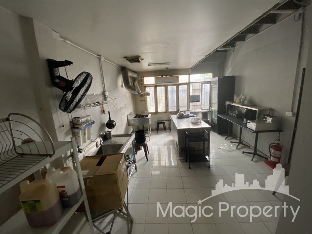 Property Image – Commercial Building on Ekkamai Sukhumvit 63 For Sale