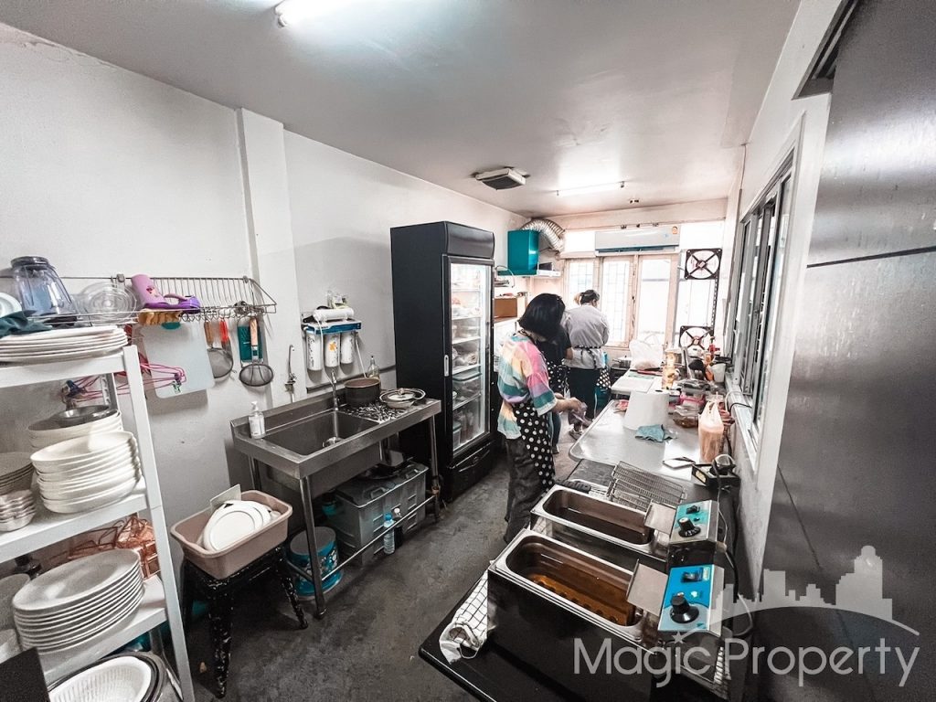 Property Image – Commercial Building on Ekkamai Sukhumvit 63 For Sale