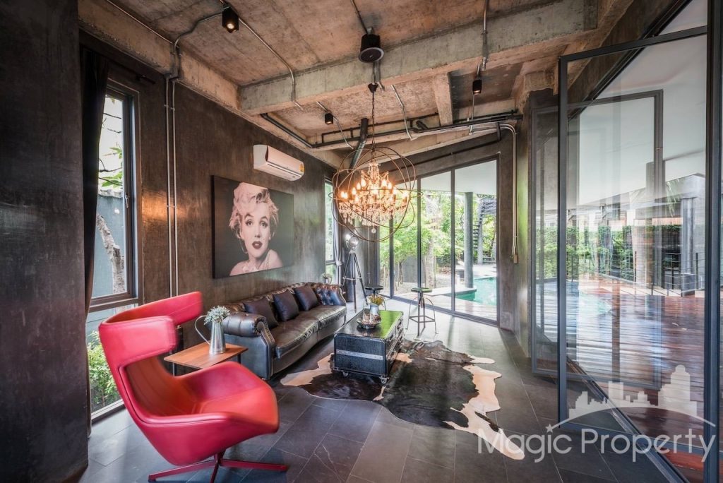 7 Bedrooms Single House For Sale in Sukhumvit 26, Khlong Tan, Khlong Toei, Bangkok 10110. Near BTS Phrom Phong just 800 meters..