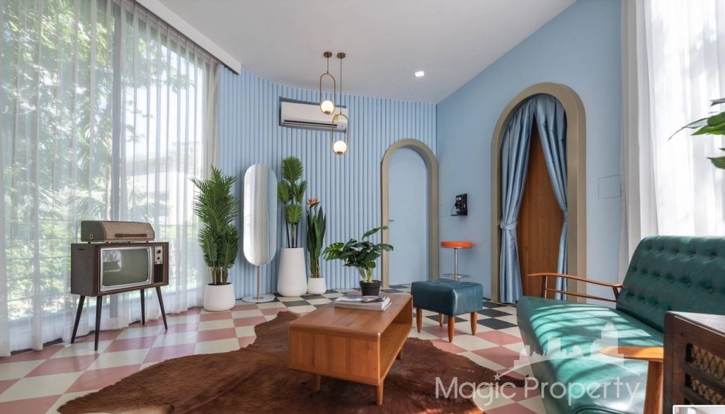 7 Bedrooms Single House For Sale in Sukhumvit 26, Khlong Tan, Khlong Toei, Bangkok 10110. Near BTS Phrom Phong just 800 meters..