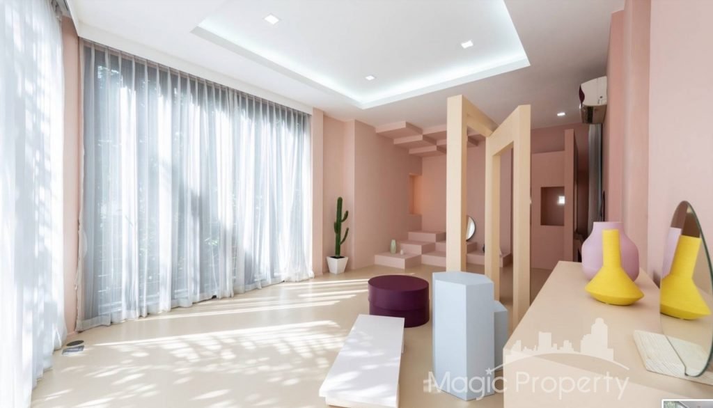 7 Bedrooms Single House For Sale in Sukhumvit 26, Khlong Tan, Khlong Toei, Bangkok 10110. Near BTS Phrom Phong just 800 meters..