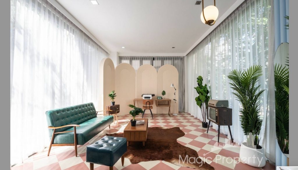 7 Bedrooms Single House For Sale in Sukhumvit 26, Khlong Tan, Khlong Toei, Bangkok 10110. Near BTS Phrom Phong just 800 meters..