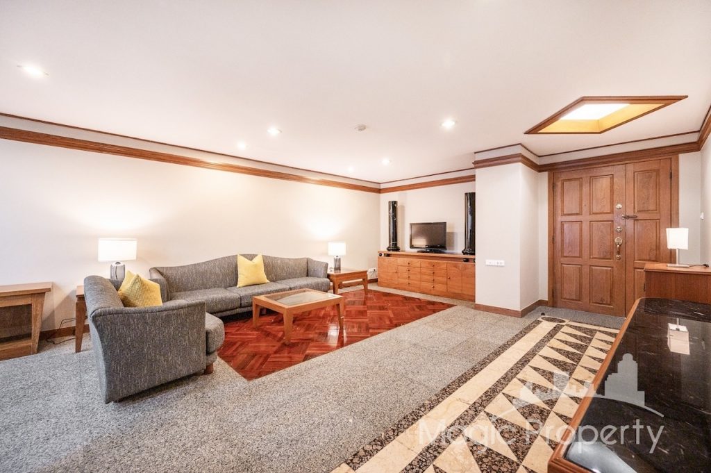 Condominium For Rent in United Tower Thonglor - 2 Bedroom 2 Bathroom, Size 107.19 Sqm. Located at Thonglor Rd, Khlong Tan Nuea, Watthana, Bangkok