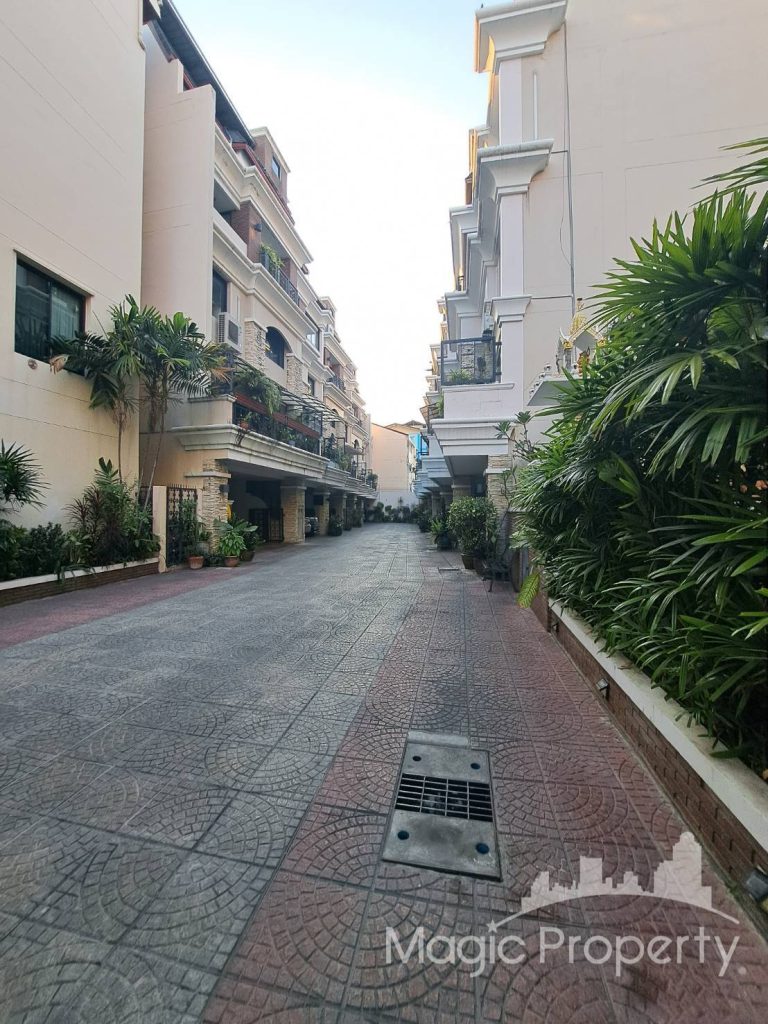 Evanston Thonglor 25 Townhouse For Rent - Property Code MGP720R, 3 Bedrooms 3 Bathrooms, Living Area 400 sqm, Fully Furnished House...