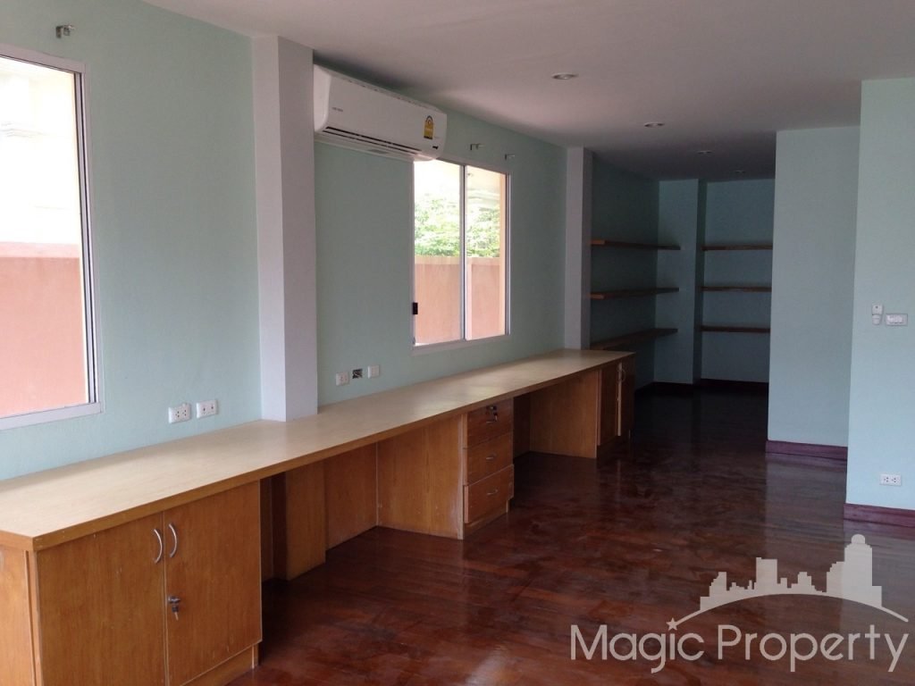 Property Image – House For Sale in Windmill Village Banga