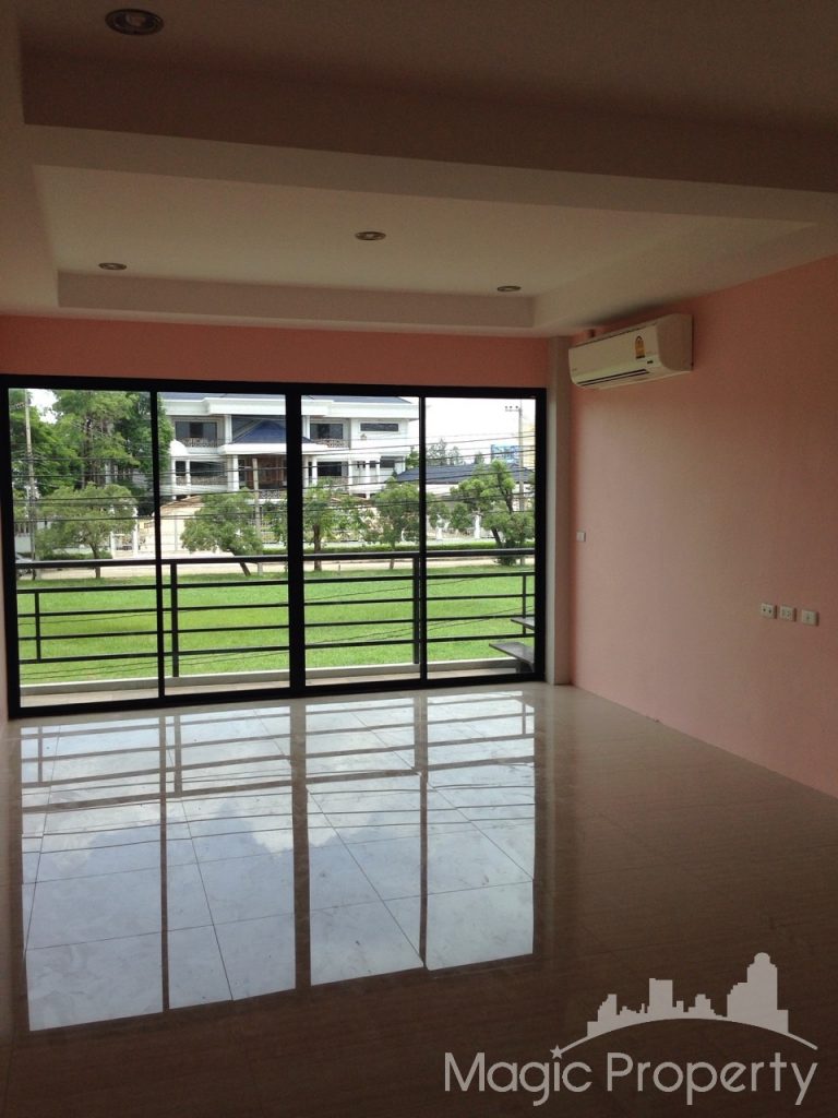 Property Image – House For Sale in Windmill Village Banga