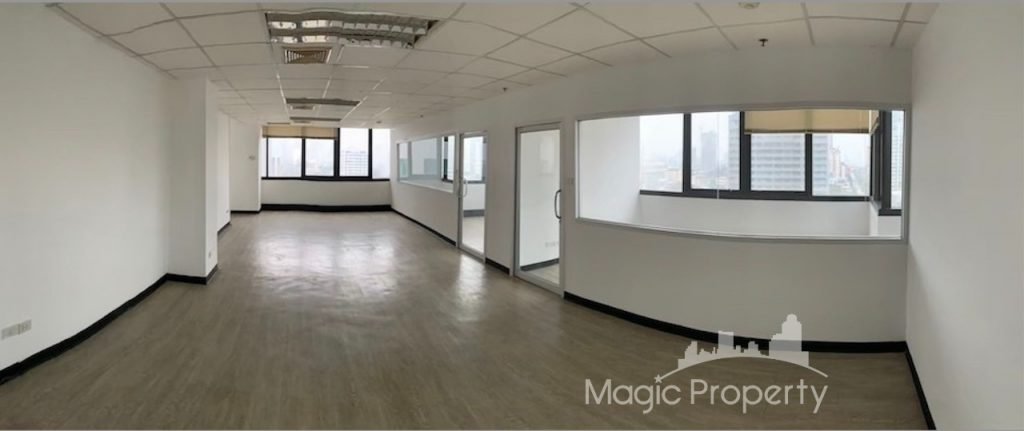 Office Space in United Tower Thonglor, Khlong Tan Nuea, Watthana, Bangkok. Near BTS Thong Lo